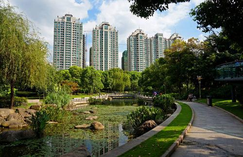 滬3月新政:敬老卡申領全市通辦 公園內也要禁煙